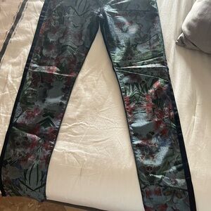 Color is beautiful worn 2 only skinny jeans 7’s